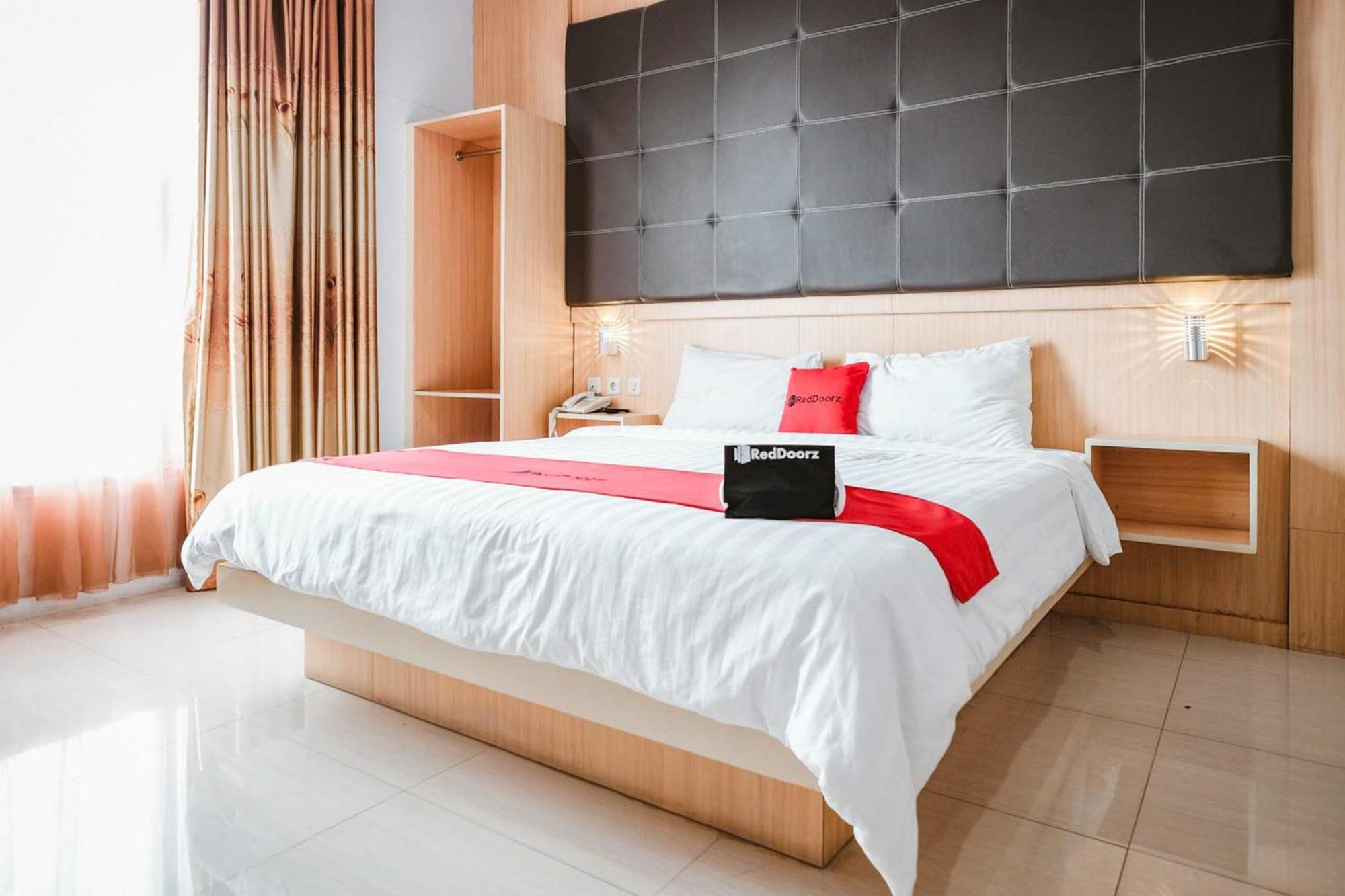 Reddoorz Premium At Hotel T-One Jambi Tanjungjohor Ngoại thất bức ảnh